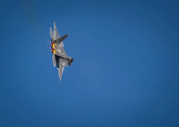 Raptor Med Efter Brännare Uppträder 2022 Miramar Airshow San Diego — Stockfoto