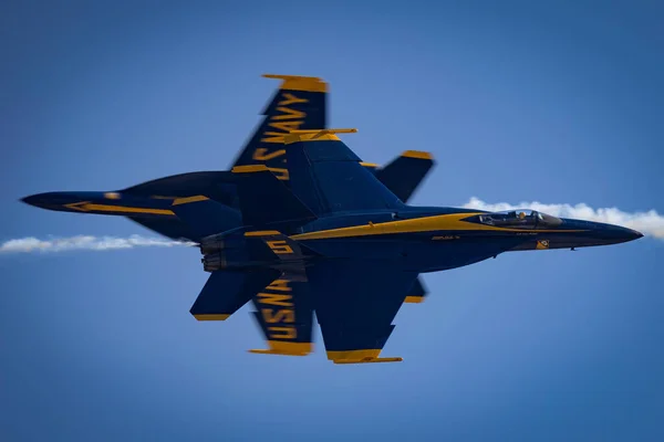 Solos Van Navy Blue Angels Kruisen Elkaar Tijdens Miramar Airshow — Stockfoto