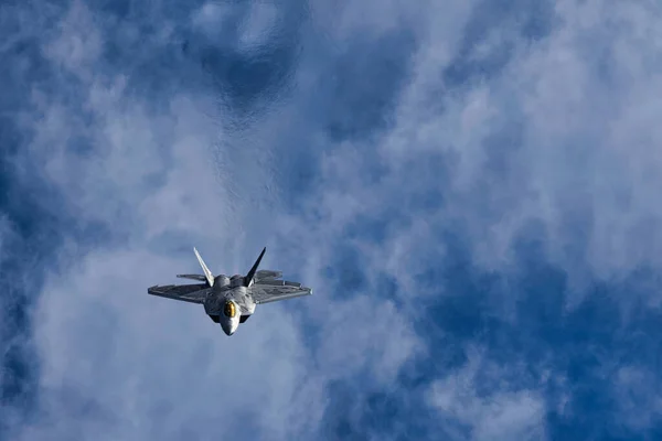 Een Lockheed Marting Raptor Rondt Een Hoogtelijn 2022 Miramar Airshow — Stockfoto