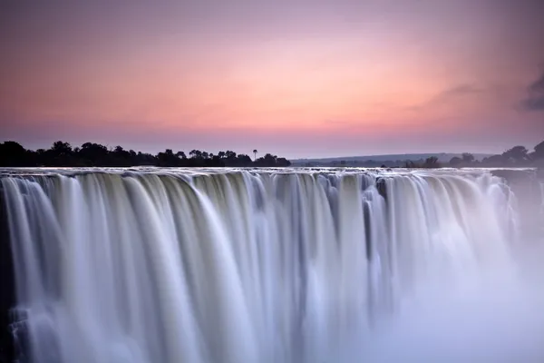 Caída de agua en luz de la mañana — Foto de Stock