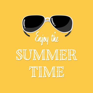 Sarı arka planda güneş gözlüğü olan Yaz Zamanı mesajının tadını çıkar. Vektör illüstrasyonu.