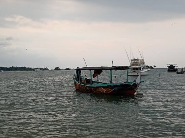 Semarang şehrinin marina sahili dinlenme, balıkçılık ve balıkçı tekneleri için bir yerdir.