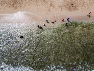 Baron Kukup Sepanjang Plajı 'nın panoramik güzelliği Gunung Kidul Regency, Yogyakarta Özel Bölgesi