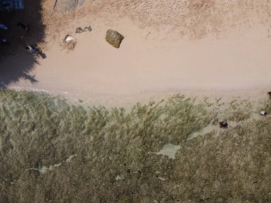 Baron Kukup Sepanjang Plajı 'nın panoramik güzelliği Gunung Kidul Regency, Yogyakarta Özel Bölgesi