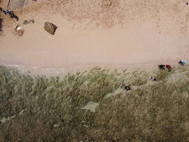 Baron Kukup Sepanjang Plajı 'nın panoramik güzelliği Gunung Kidul Regency, Yogyakarta Özel Bölgesi