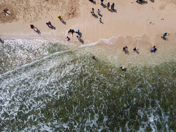 Baron Kukup Sepanjang Plajı 'nın panoramik güzelliği Gunung Kidul Regency, Yogyakarta Özel Bölgesi