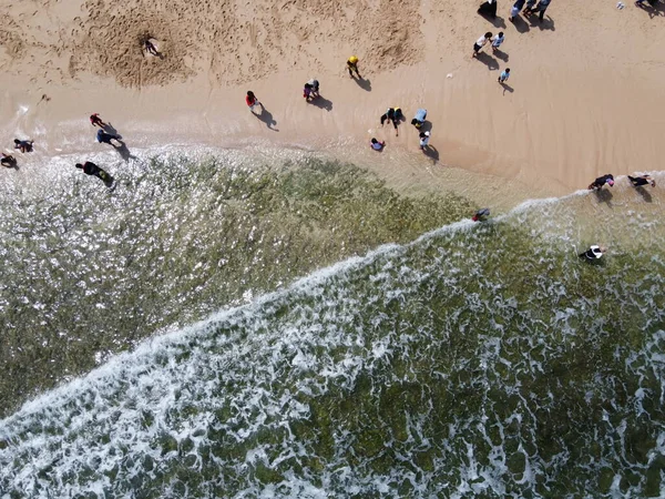 Baron Kukup Sepanjang Plajı 'nın panoramik güzelliği Gunung Kidul Regency, Yogyakarta Özel Bölgesi