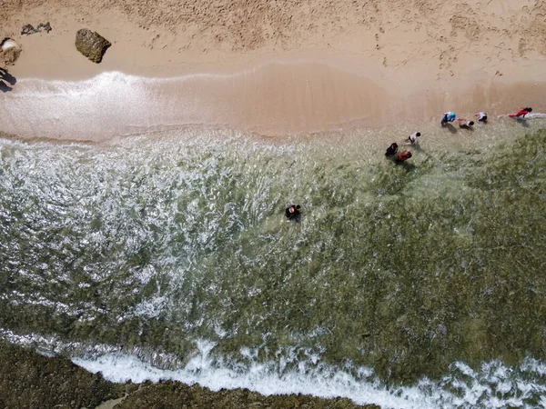 Baron Kukup Sepanjang Plajı 'nın panoramik güzelliği Gunung Kidul Regency, Yogyakarta Özel Bölgesi