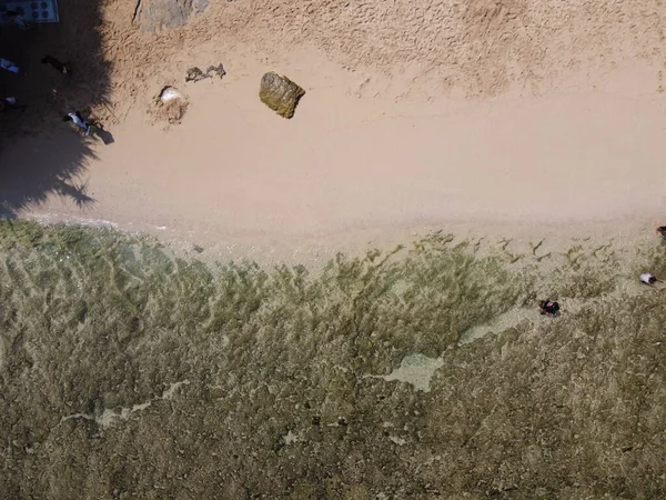 Baron Kukup Sepanjang Plajı 'nın panoramik güzelliği Gunung Kidul Regency, Yogyakarta Özel Bölgesi