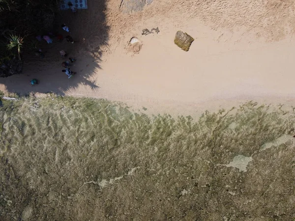 Baron Kukup Sepanjang Plajı 'nın panoramik güzelliği Gunung Kidul Regency, Yogyakarta Özel Bölgesi