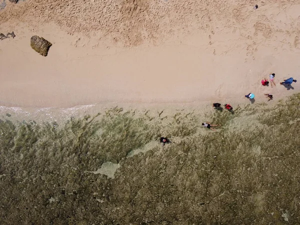 Baron Kukup Sepanjang Plajı 'nın panoramik güzelliği Gunung Kidul Regency, Yogyakarta Özel Bölgesi