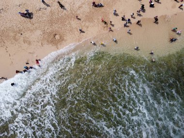 Baron Kukup Sepanjang Plajı 'nın panoramik güzelliği Gunung Kidul Regency, Yogyakarta Özel Bölgesi