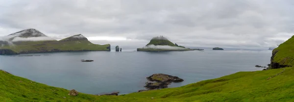 Mystieke Mistige Lansdcapes Aan Kust Van Vagar Island Faeröer — Stockfoto