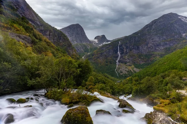 Turistika Briksdalsbreen Briksdal Ledovec Jeden Nejpřístupnějších Ramen Ledovce Jostedalsbreen Jostedalsbreen — Stock fotografie