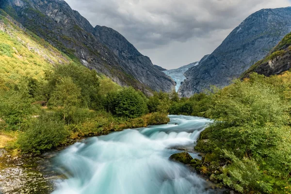 Turistika Briksdalsbreen Briksdal Ledovec Jeden Nejpřístupnějších Ramen Ledovce Jostedalsbreen Jostedalsbreen — Stock fotografie