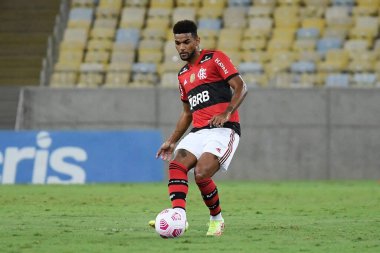 Rio de Janeiro, Brezilya, 17 Ekim 2021 Flamengo 'lu futbolcu Bruno Viana, Brezilya Maracan Stadyumu' nda oynanan maçta Cuiab ile karşılaştı..