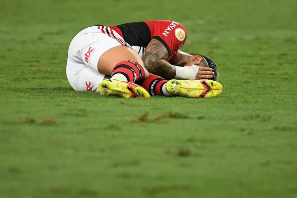Rio de Janeiro, Brezilya, 17 Ekim 2021 Flamengo 'lu futbolcu Gabriel Gabigol, Brezilya Maracan Stadyumu' nda oynanan Brezilya Şampiyonası maçında Cuiab 'a karşı oynamıştır..