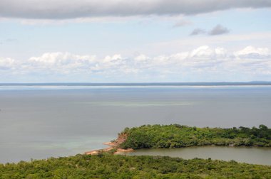 Brezilya 'nın Par eyaletindeki Alter do Cho şehrindeki Piranha lagününün, Cururu' nun ve Tapajs nehrinin manzarası..