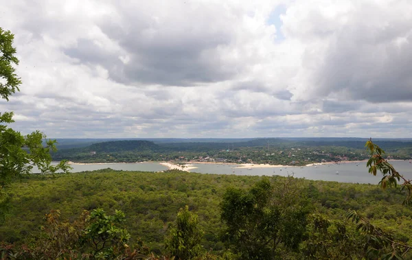 Alter do Cho, Par, Brezilya, 15 Kasım 2021. Alter do Cho şehri Amazon bölgesinin yukarısından görülüyor..