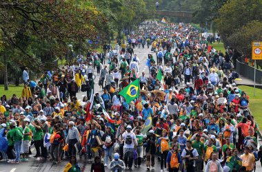 Rio de Janeiro, July 28, 2013.Catholic faithful make pilgrimage through the streets of Rio de Janeiro toward Copacabana beach during World Youth Day in Rio de Janeiro, Brazil