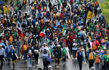 Rio de Janeiro, July 28, 2013.Catholic faithful make pilgrimage through the streets of Rio de Janeiro toward Copacabana beach during World Youth Day in Rio de Janeiro, Brazil