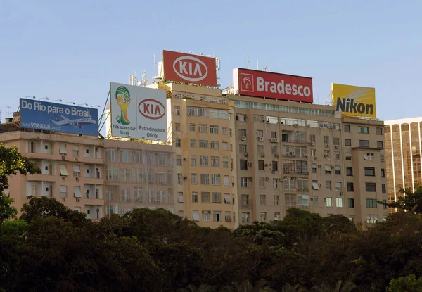 Rio de Janeiro, Brezilya, 2 Mayıs 2012.Billboard Rio de Janeiro şehir merkezindeki binaların tepesi ve kenarları.