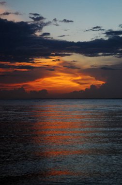 Alter do Cho, Par, Brasil. Brezilya 'nın kuzey bölgesindeki Tapajs Nehri' nden gün batımı..