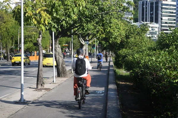 Río Janeiro Brasil Mayo 2021 Gente Montando Alquiló Bicicletas Carril —  Fotos de Stock