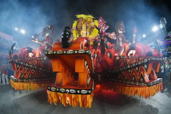 Rio de Janeiro, Brezilya, 24 Nisan 2022. Grande Rio samba okulu, Rio de Janeiro karnavalı sırasında.