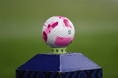 Rio de Janeiro, Brezilya, 1 Ekim 2022. Brezilya Pembe Şampiyonası 'nın pembesi Ekim ayının şerefine Flamengo' nun Maracan 'daki Brezilya şampiyonası maçından önce göğüs kanserine karşı bir kampanya..