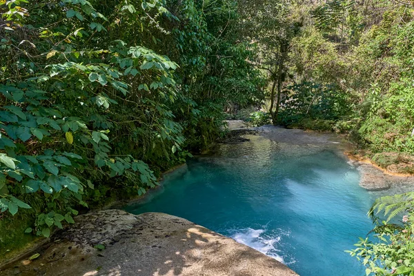 Hanabanilla river in Topes de Collantes natural national park, Cuba — Stock Photo, Image