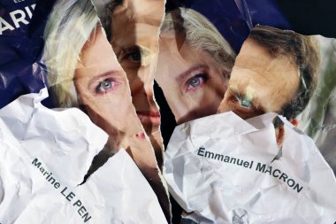 Macron, LE PEN kampanya posterlerine karşı, Fransız başkanlık seçimlerinin sonu, adayların reddi, çekimserlik, Fransız halkından iğrenme. Oy pusulaları yırtıldı, atıldı, çöpe atıldı