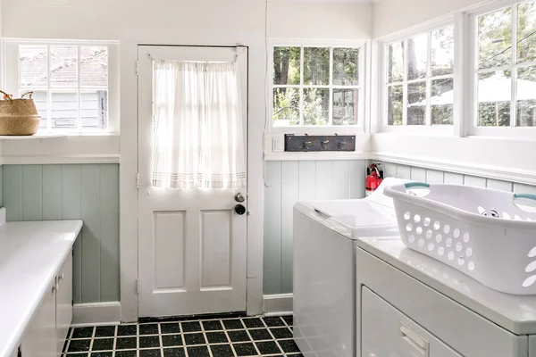 A vintage laundry room filled with windows and natural light — Stock Photo, Image