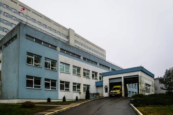 Даугавпилс, Латвия - 11 ноября 2021 года: Даугавпилсская областная больница, Даугавпилс - город с самой высокой заболеваемостью Covid-19 в Латвии — стоковое фото