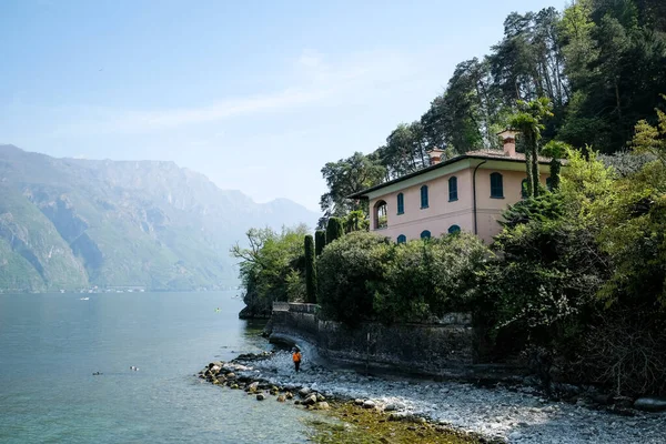 Bellagio, Italien - 15 april 2022: Comosjön och staden Bellagio, regionen Lombardiet i Italien — Stockfoto