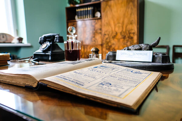 Каунас, Литва - 18 июня 2022 года: квартира и музей эпохи Каунасского ар-деко. Это частный архитектурно-исторический проект. Выборочный фокус. Высокое качество фото