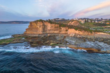 The Skillion at Terrigal in the Central Coast, NSW, Avustralya 'dan gün doğumu görüntüleri.