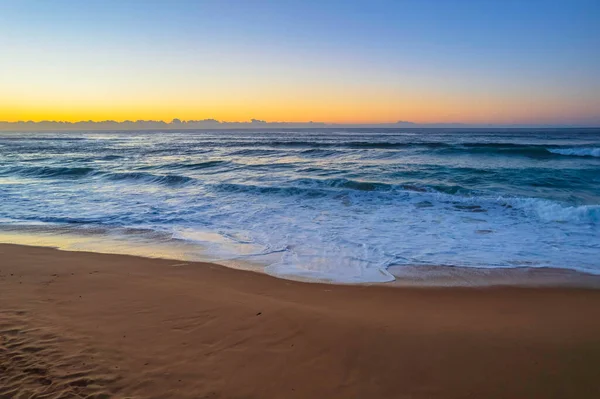 Soluppgång Sjölandskap Med Klar Himmel Och Vågor Copacabana Central Coast — Stockfoto