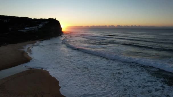 Sunrise Seascape Clear Skies Waves Copacabana Central Coast Nsw Australia — Stock video