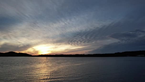 Воздушный Водный Ландшафт Восходе Солнца Облаками Вой Вое Центральном Побережье — стоковое видео
