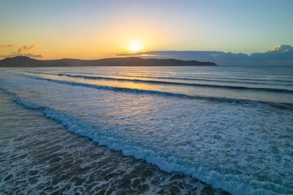 Sonnenaufgang Über Dem Meer Mit Wellen Umina Beach Der Zentralküste — Stockfoto