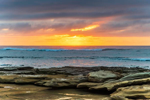 Salida Del Sol Atenuada Desde Las Costas Rocosas Bahía Toowoon — Foto de Stock