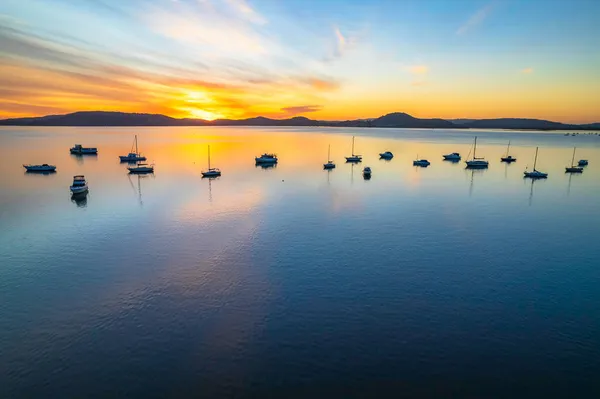 Zonsopgang Met Boten Hoge Wolken Aan Het Koolewong Waterfront Aan — Stockfoto