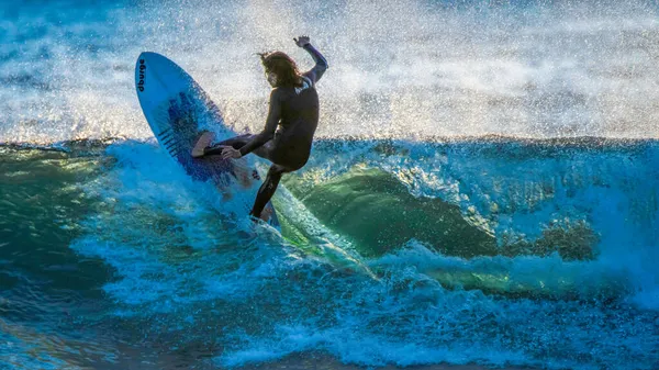Sunrise Seascape Com Surfistas Macmasters Beach Costa Central Nsw Austrália — Fotografia de Stock
