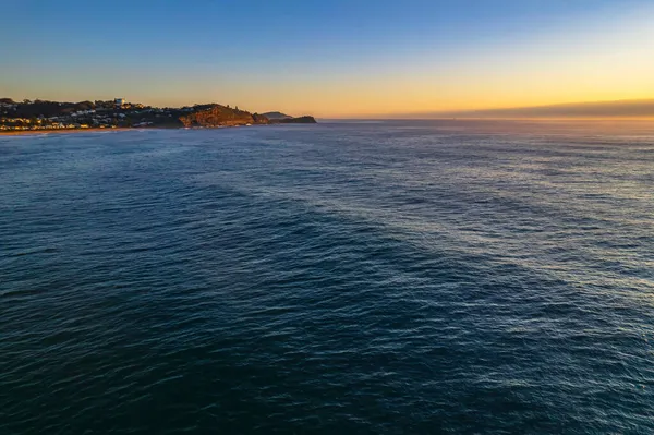 澳大利亚新南威尔士州中部海岸Avoca海滩的日出海景 — 图库照片
