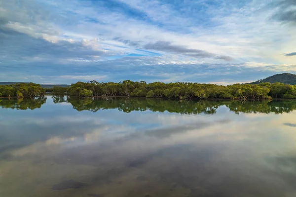 Nuvens Reflexões Luz Manhã Cedo Canal Woy Woy Nsw Austrália — Fotografia de Stock