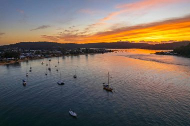 Central Coast, NSW, Avustralya 'daki Ettalong Sahilinde Hava Gündoğumu.