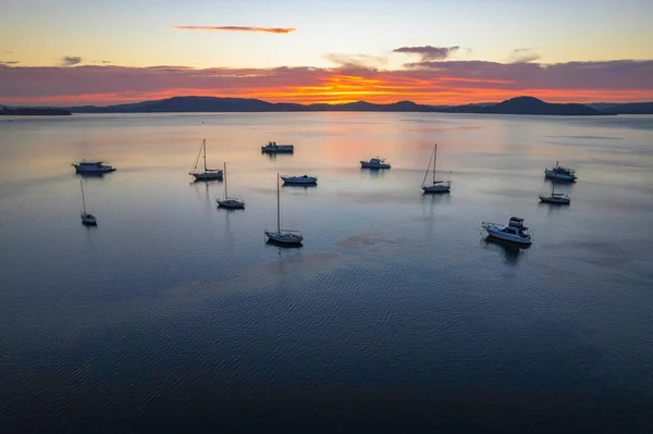 Lever Soleil Aérien Sur Baie Avec Des Bateaux Des Nuages — Photo