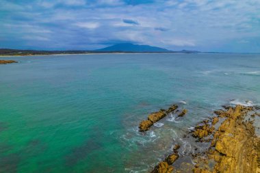 Avustralya, NSW 'nin güney kıyısındaki Eurobadalla Shire' de Bermagui 'de bulutlu ve bulutlu bir sabah..