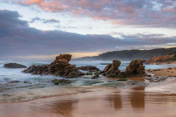 Paisaje Marino Amanecer Con Banco Nubes Olas Bermagui Comarca Eurobadalla — Foto de Stock